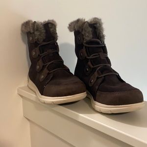 Sorel waterproof boots.